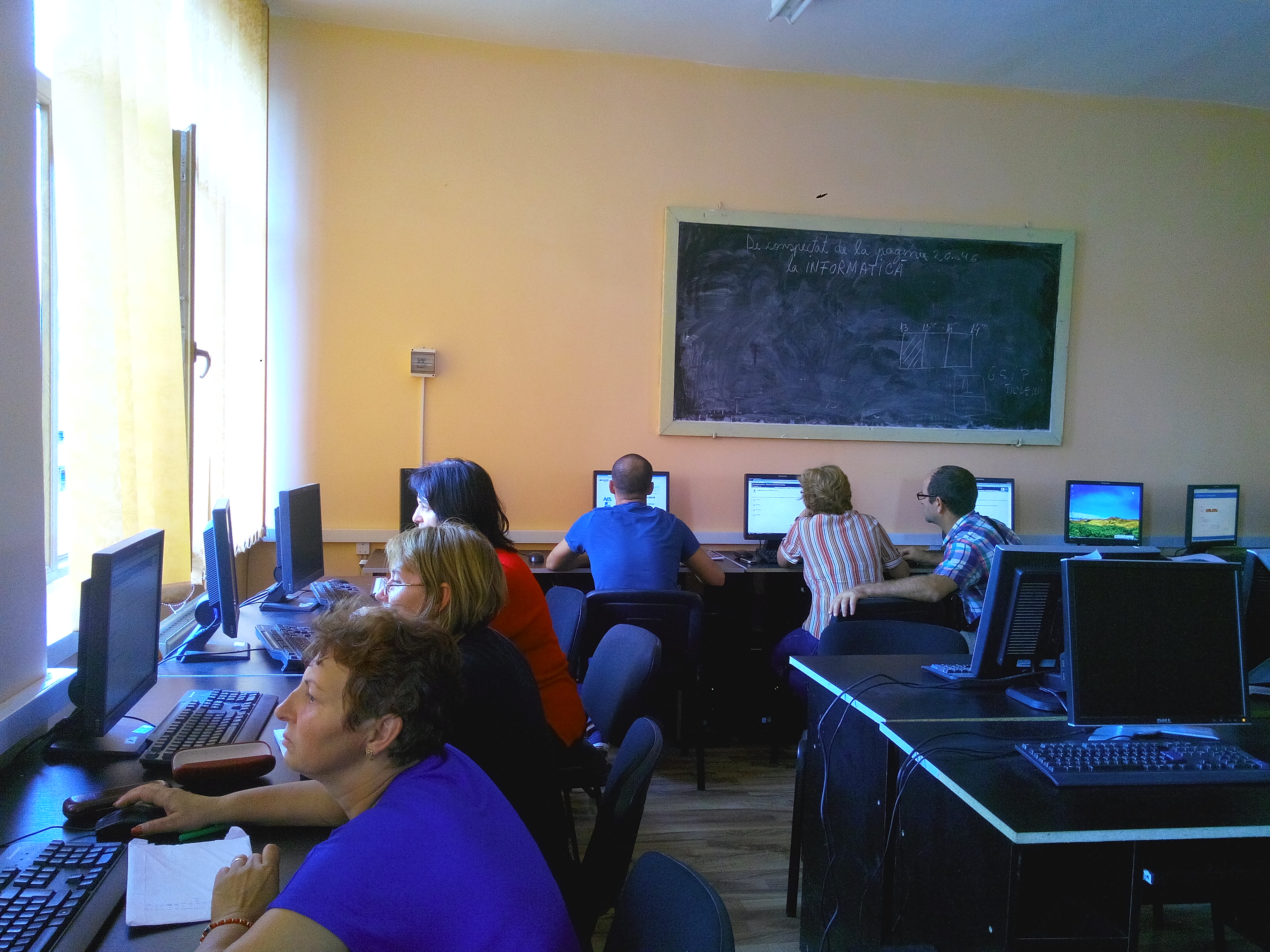 Imagini din timpul desfasurarii cursului Operator introducere validare si prelucrare date