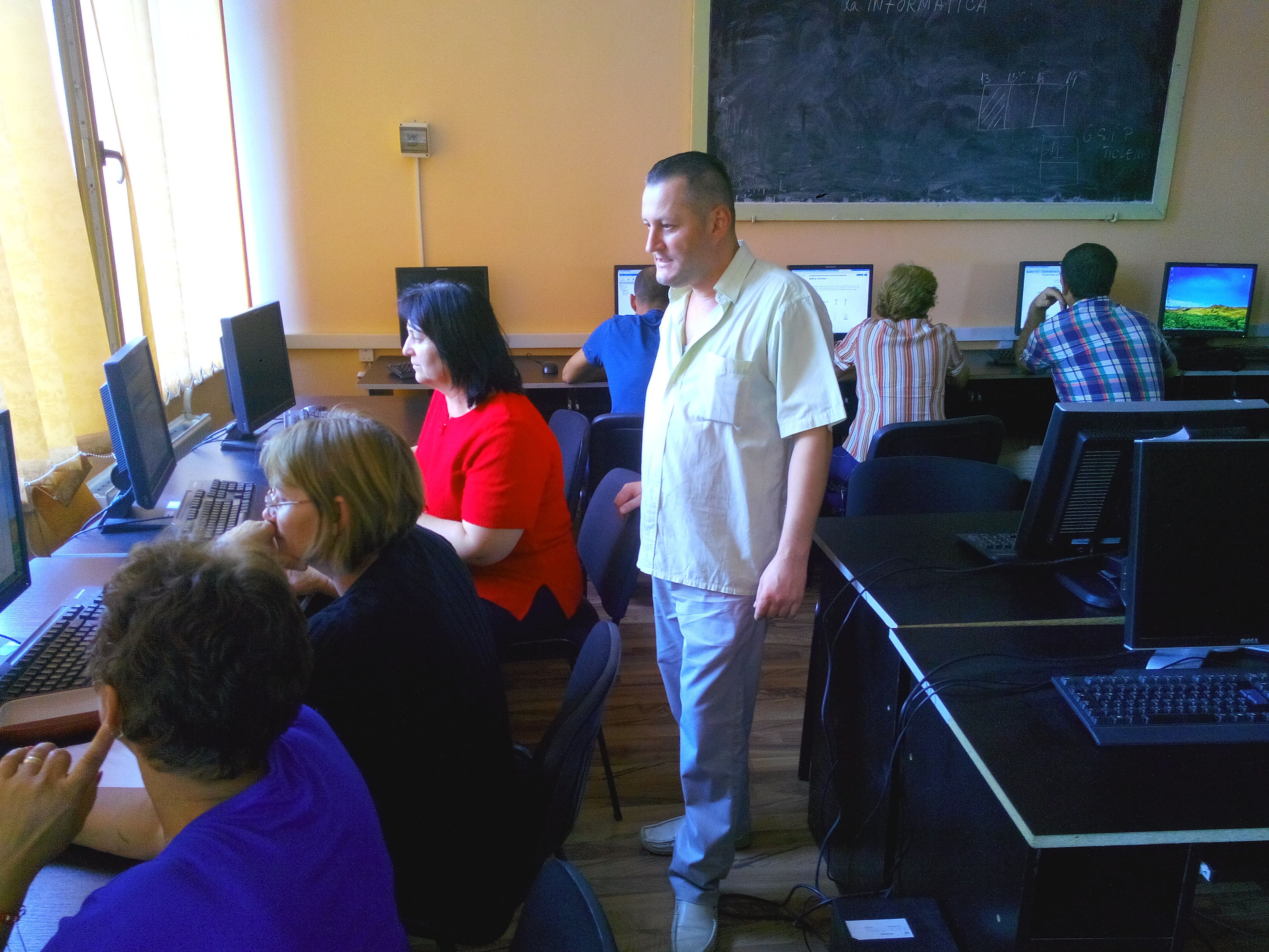 Imagini din timpul desfasurarii cursului Operator introducere validare si prelucrare date
